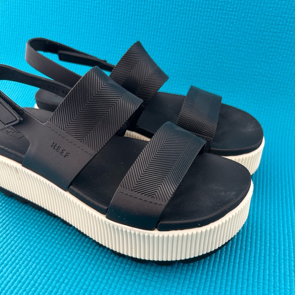 PRICE FIRM!!! BUY NOW!!! Reef Black and White Platform Sandals waterproof